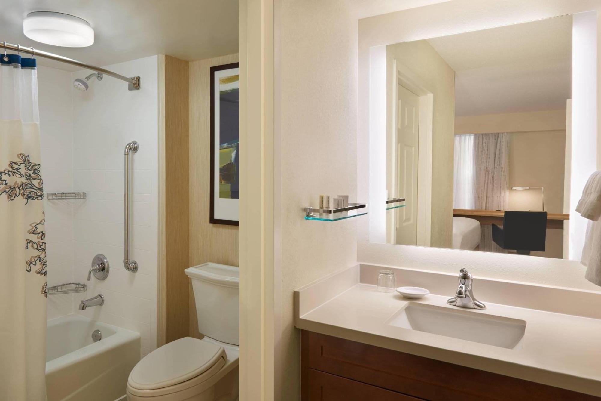 Residence Inn By Marriott Toronto Airport Экстерьер фото