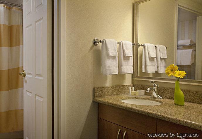 Residence Inn By Marriott Toronto Airport Экстерьер фото