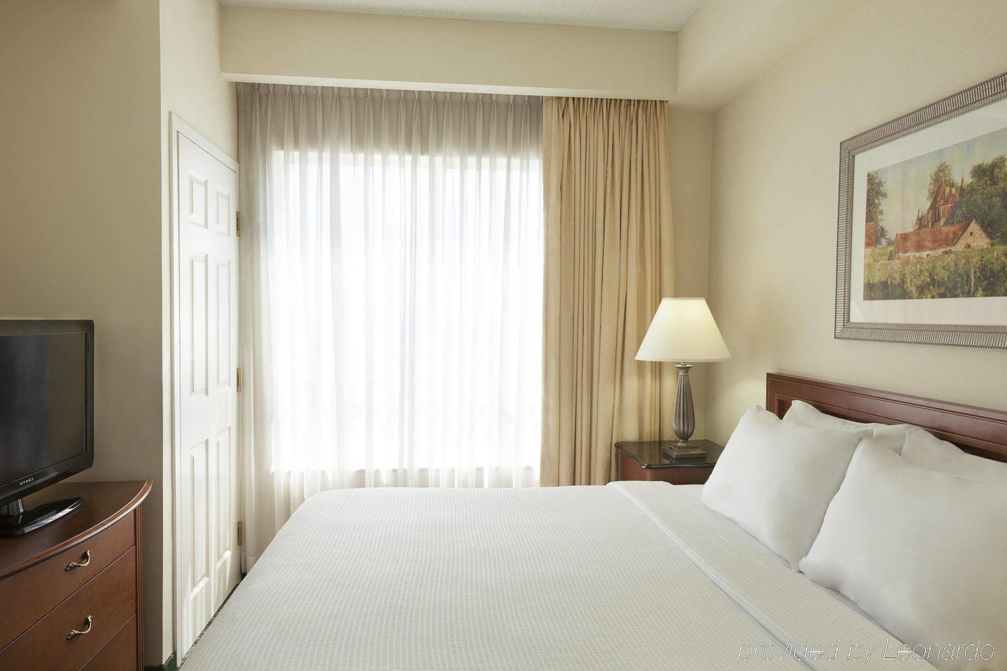 Residence Inn By Marriott Toronto Airport Экстерьер фото