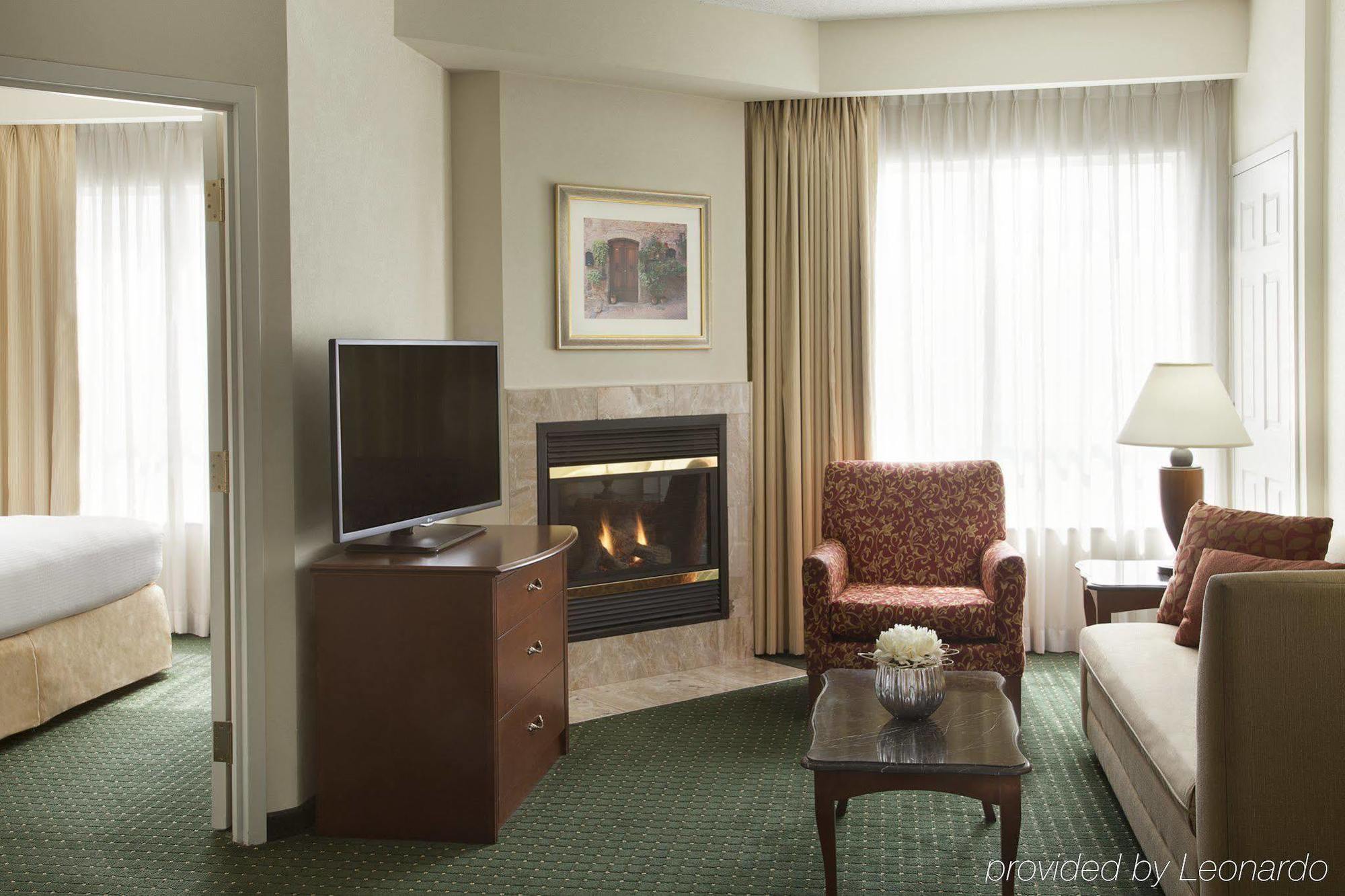 Residence Inn By Marriott Toronto Airport Экстерьер фото