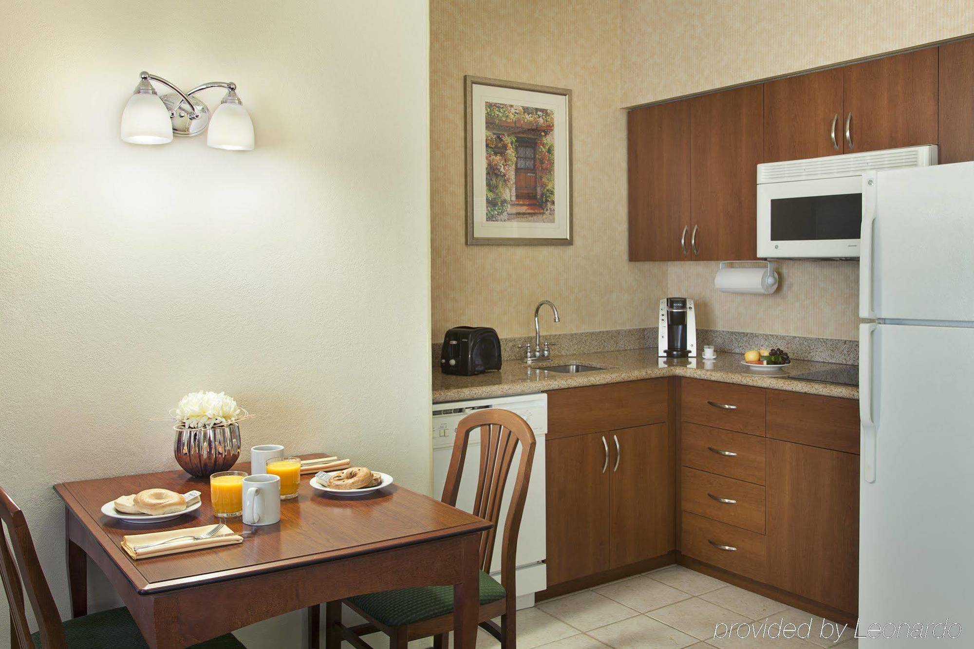 Residence Inn By Marriott Toronto Airport Экстерьер фото